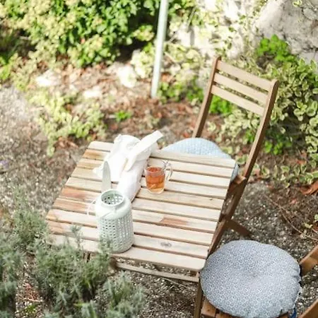 Charming Vinyard House - Geneva بيت للعطل *