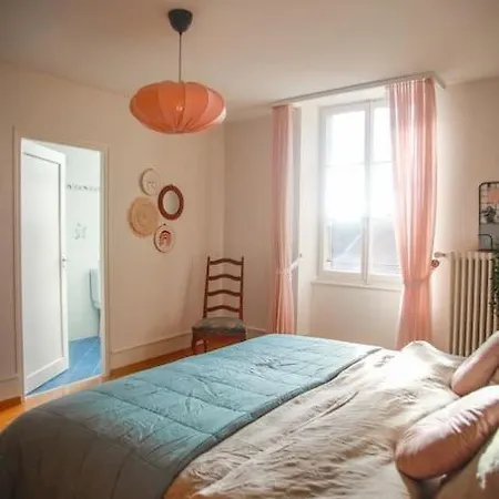 Charming Vinyard House - Geneva بيت للعطل